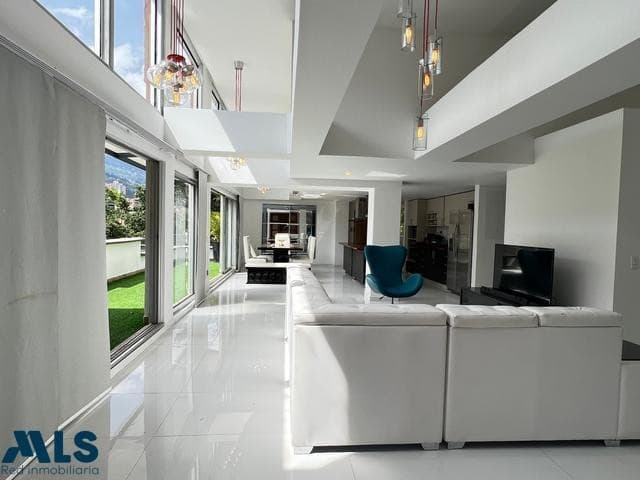 Apartamento en venta en Las Palmas, Poblado, Medellín — foto 1 de 24