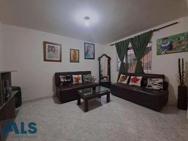 Casa en venta en La Colina, Belén Guayabal, Medellín — foto 1 de 19