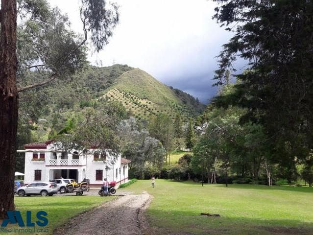 Finca Recreativa en venta en V. Los Salados, Oriente Antioqueño, El Retiro — foto 1 de 14