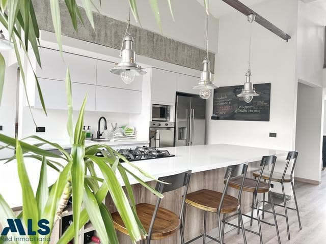 Apartamento en venta en Poblado, Medellín — foto 1 de 26