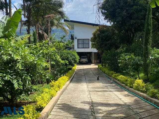 Casa en venta en V. El Paraíso, Norte, Girardota — foto 1 de 26