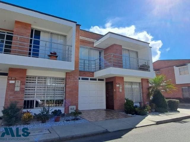 Casa en venta en Urbano (La Ceja), Oriente Antioqueño — foto 1 de 16