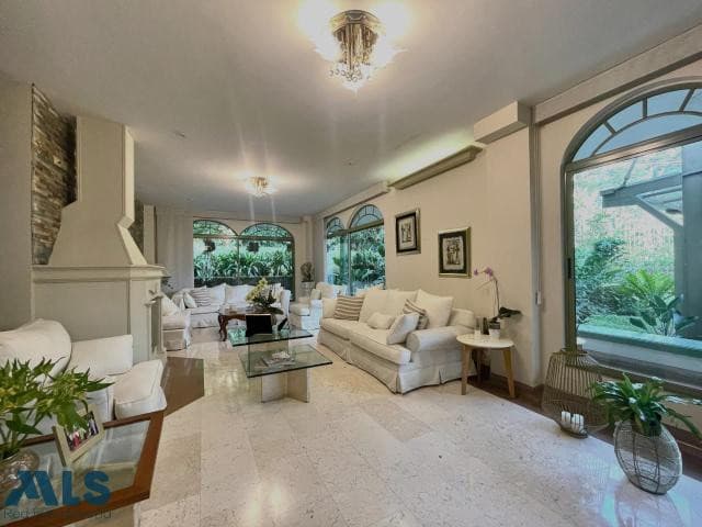 Casa en venta en Las Palmas, Poblado, Medellín — foto 1 de 22