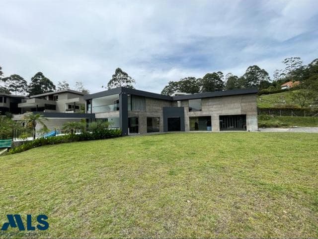 Casa en venta en Loma Del Escobero, Aburra Sur, Envigado — foto 1 de 34