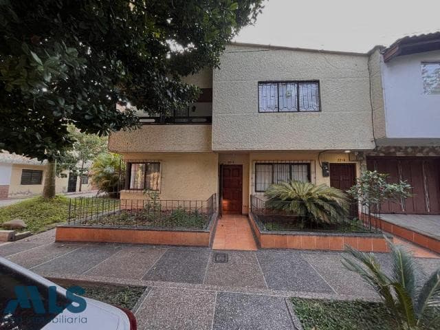 Casa en venta en Fátima, Belén Guayabal, Medellín — foto 1 de 19