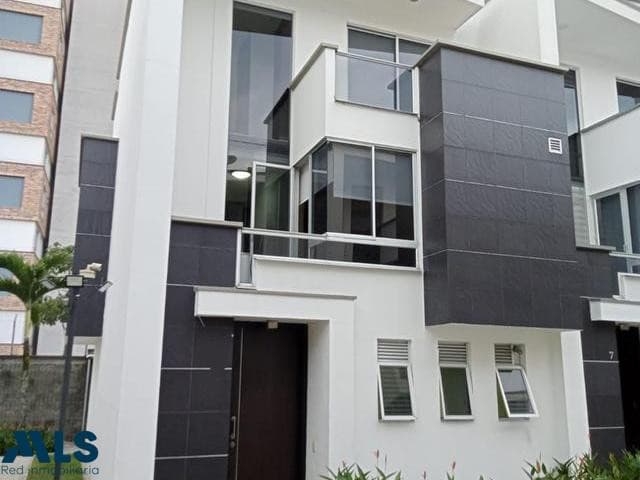 Casa en venta en Pinares, Otras Zonas, Pereira — foto 1 de 10