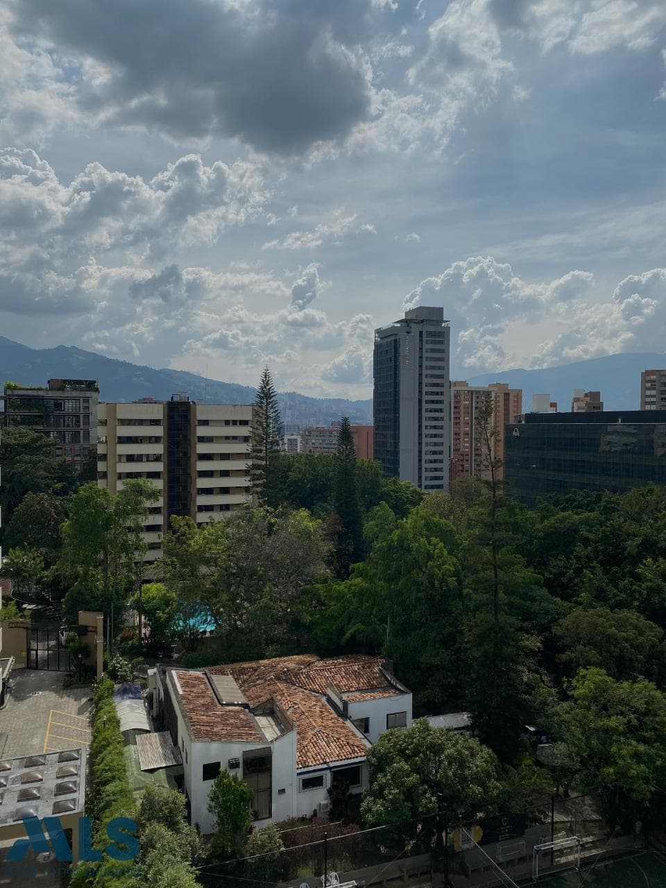 Apartamento en venta en El Campestre, Poblado, Medellín — foto 1 de 6