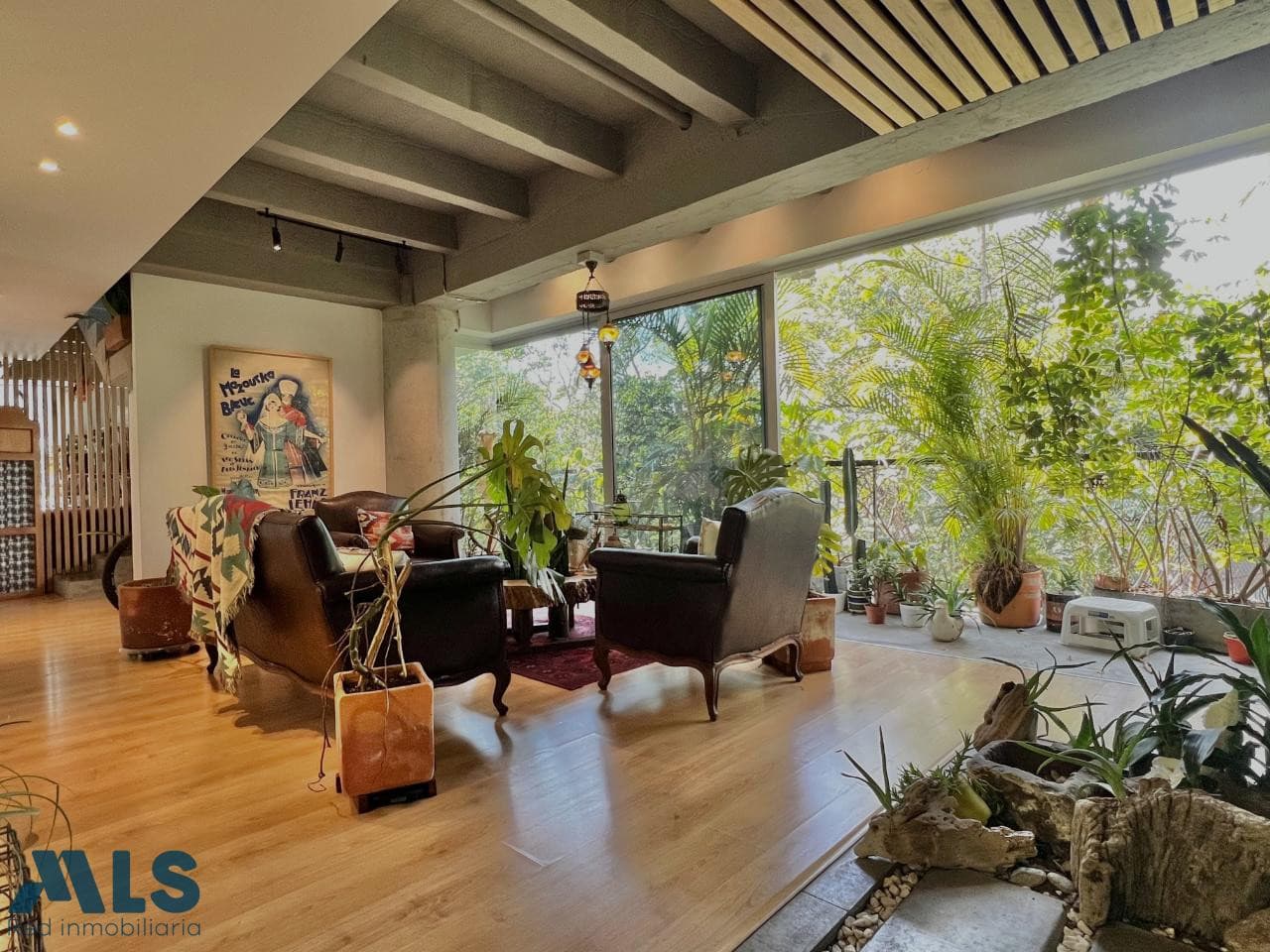 Apartamento en venta en El Tesoro, Poblado, Medellín — foto 1 de 16