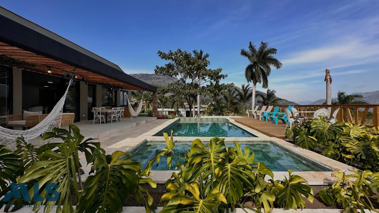 Finca Recreativa en venta en V. El Noral, Norte, Copacabana — foto 1 de 49