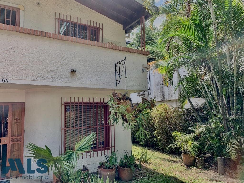Casa en venta en La Aguacatala, Poblado, Medellín — foto 1 de 16