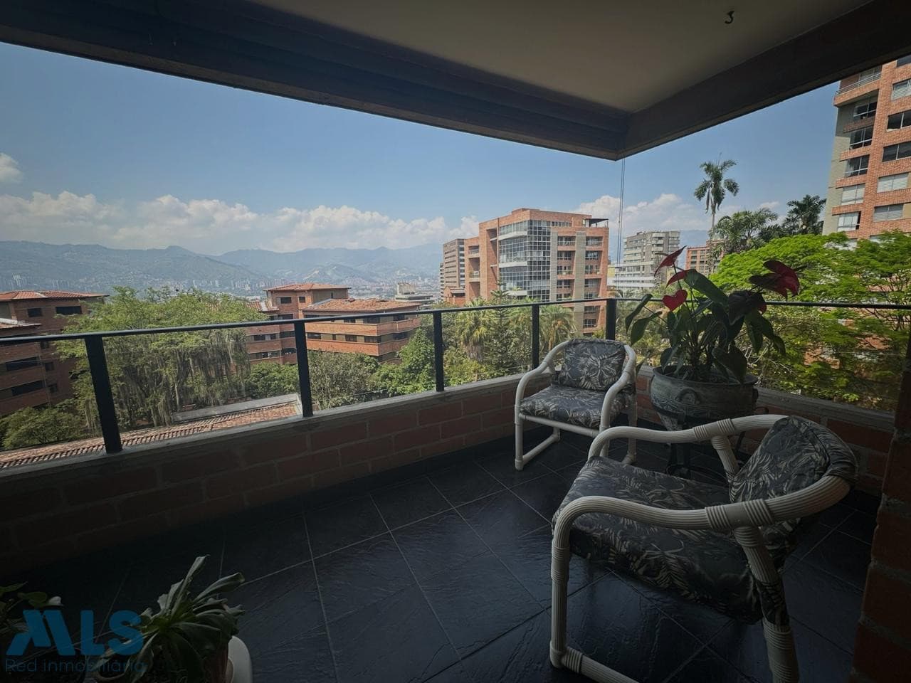Apartamento en venta en Castropol, Poblado, Medellín — foto 1 de 21