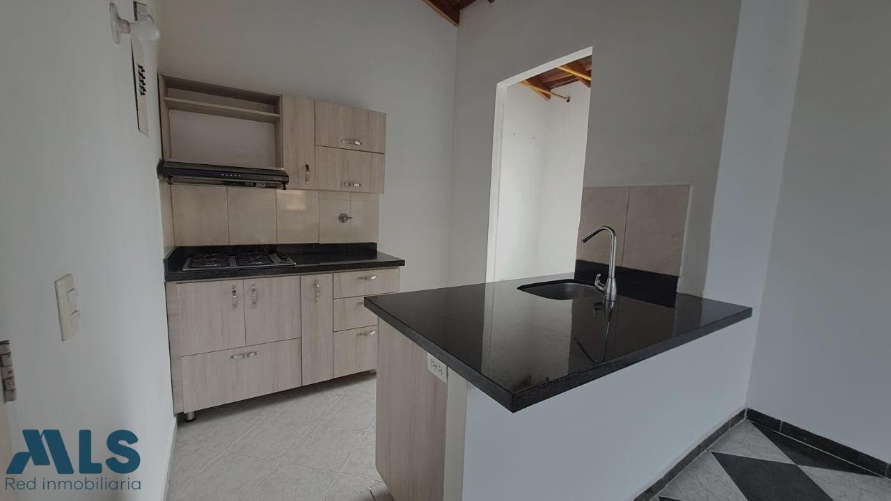 Apartamento en venta en Pradito, Aburra Sur, San Antonio De Prado — foto 1 de 23