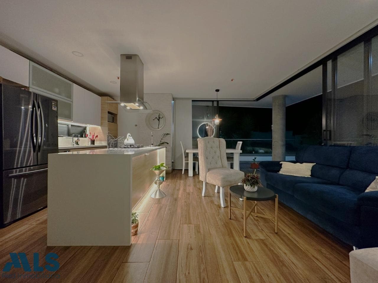 Apartamento en venta en Loma Del Escobero, Aburra Sur, Envigado — foto 1 de 17