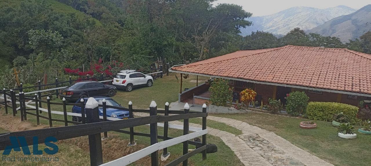Finca Recreativa en venta en La Albania, Otras Zonas, Titiribi — foto 1 de 15