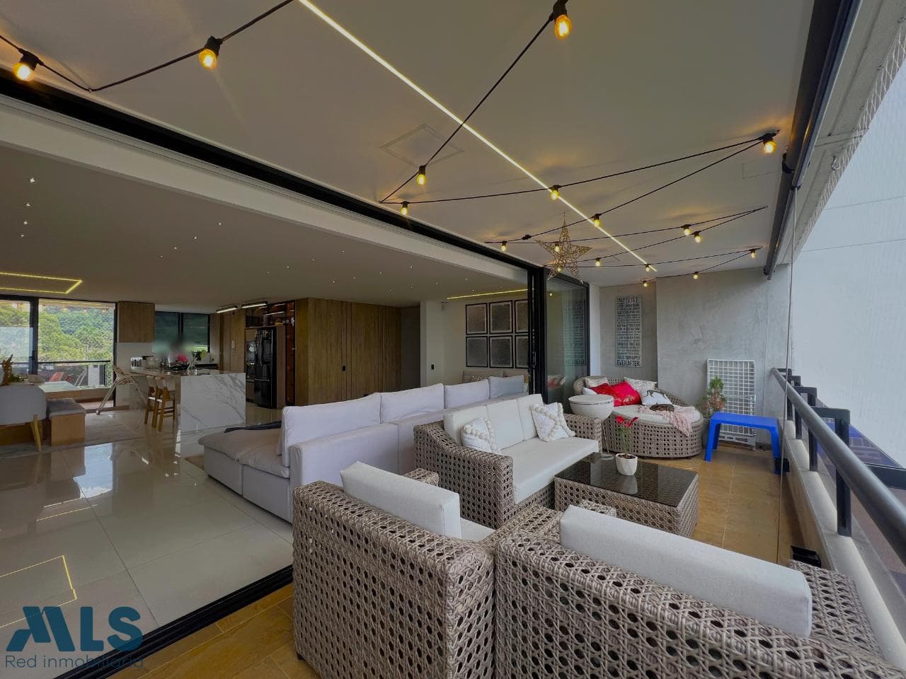 Apartamento en venta en El Tesoro, Poblado, Medellín — foto 1 de 19