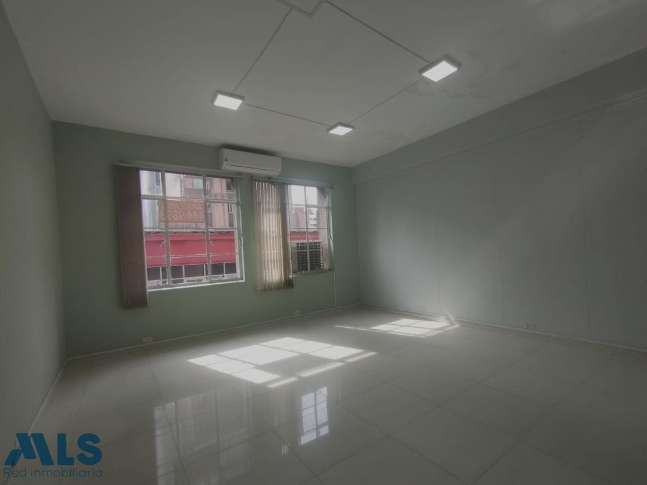 Oficina en venta en Centro, Medellín — foto 1 de 8
