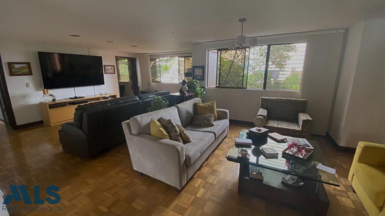 Apartamento en venta en Castropol, Poblado, Medellín — foto 1 de 11