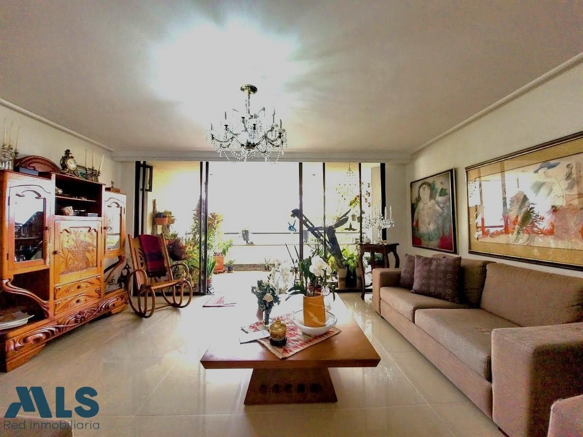 Apartamento en venta en San Lucas, Poblado, Medellín — foto 1 de 13