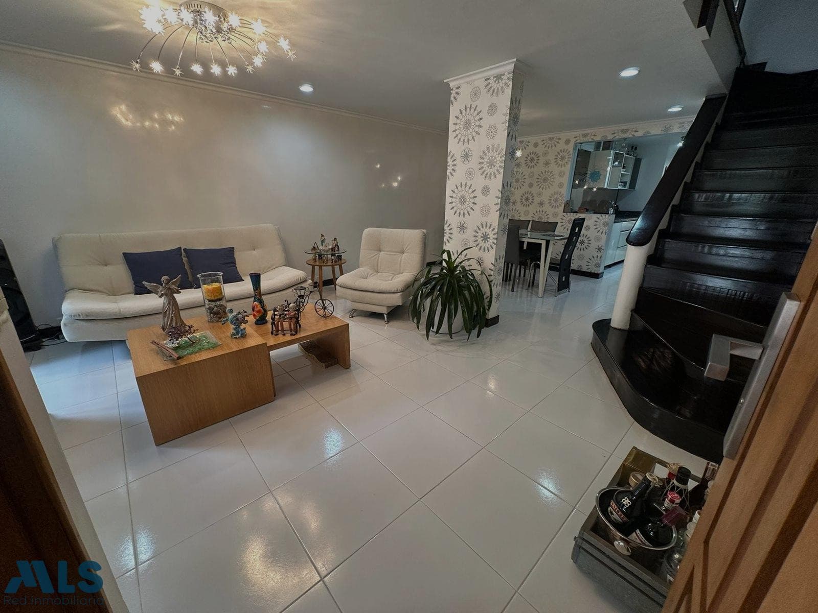 Casa en venta en La Visitación, Poblado, Medellín — foto 1 de 30