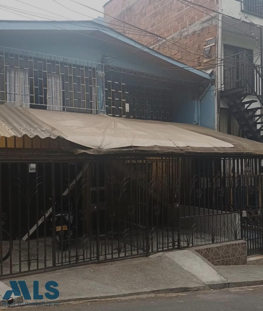Casa en venta en Pedregal, Occidente, Medellín — foto 1 de 28