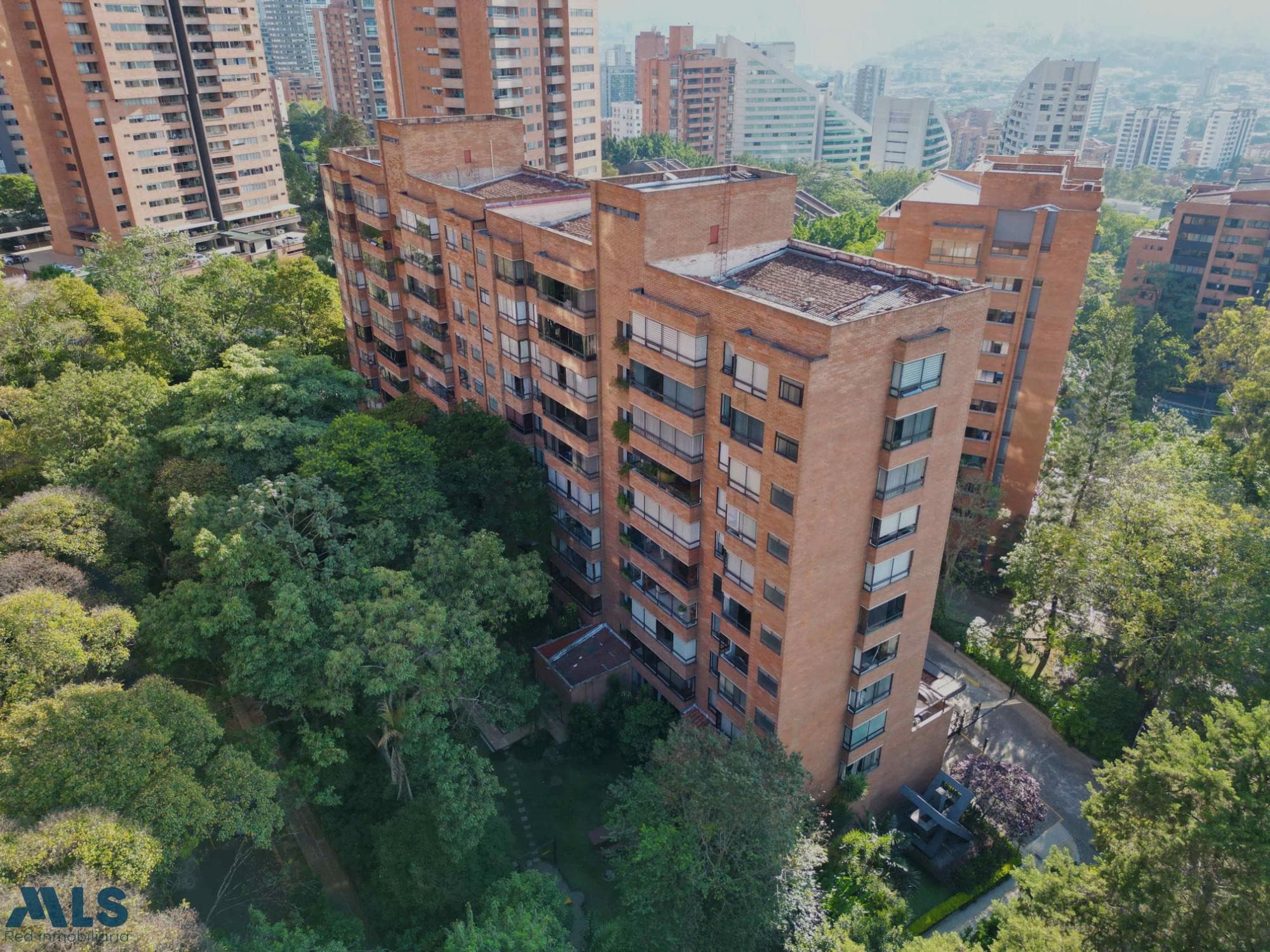 Apartamento en venta en La Tomatera, Poblado, Medellín — foto 1 de 21