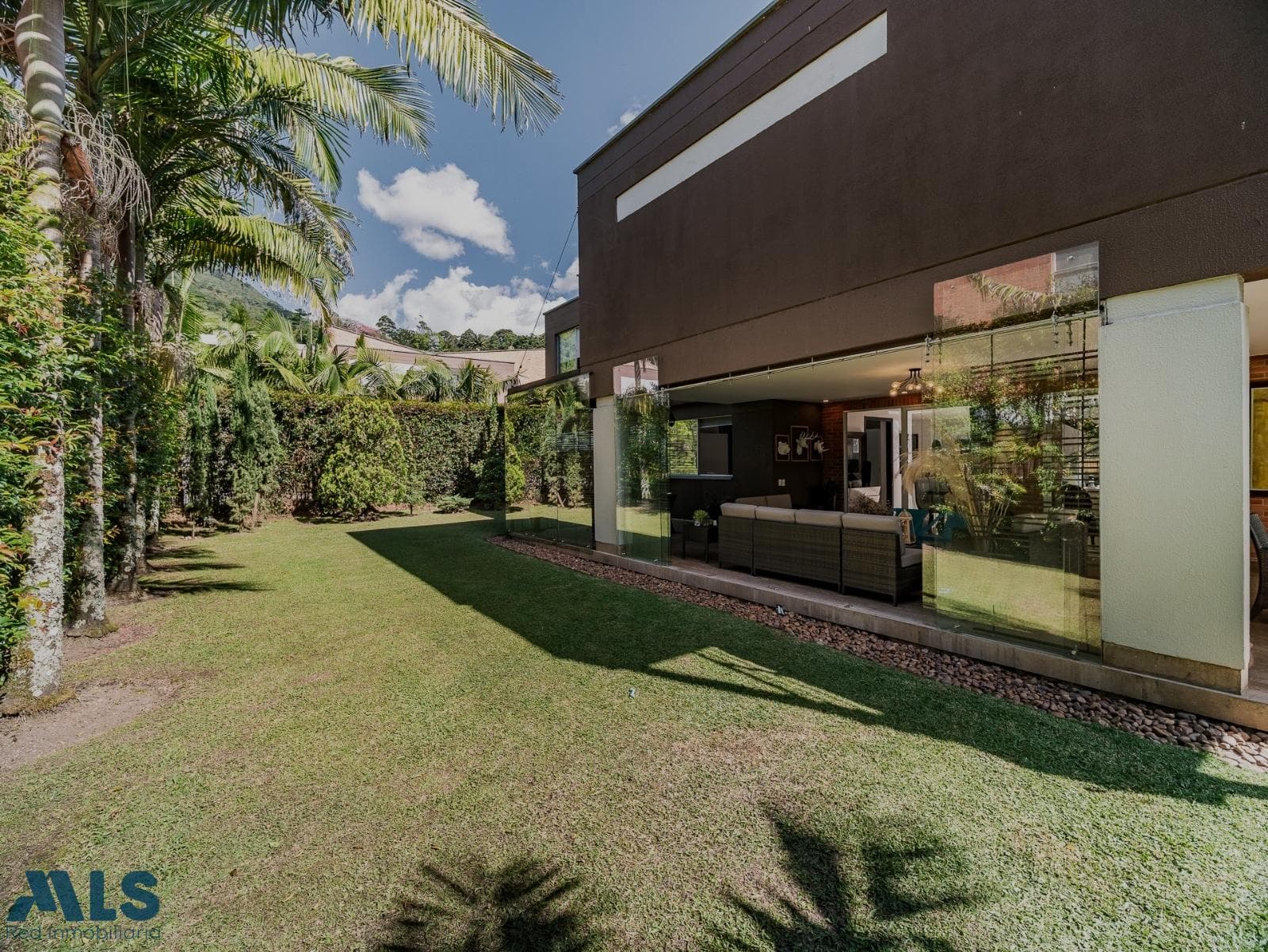 Casa en venta en Loma del Escobero, Aburra Sur, Envigado — foto 1 de 28