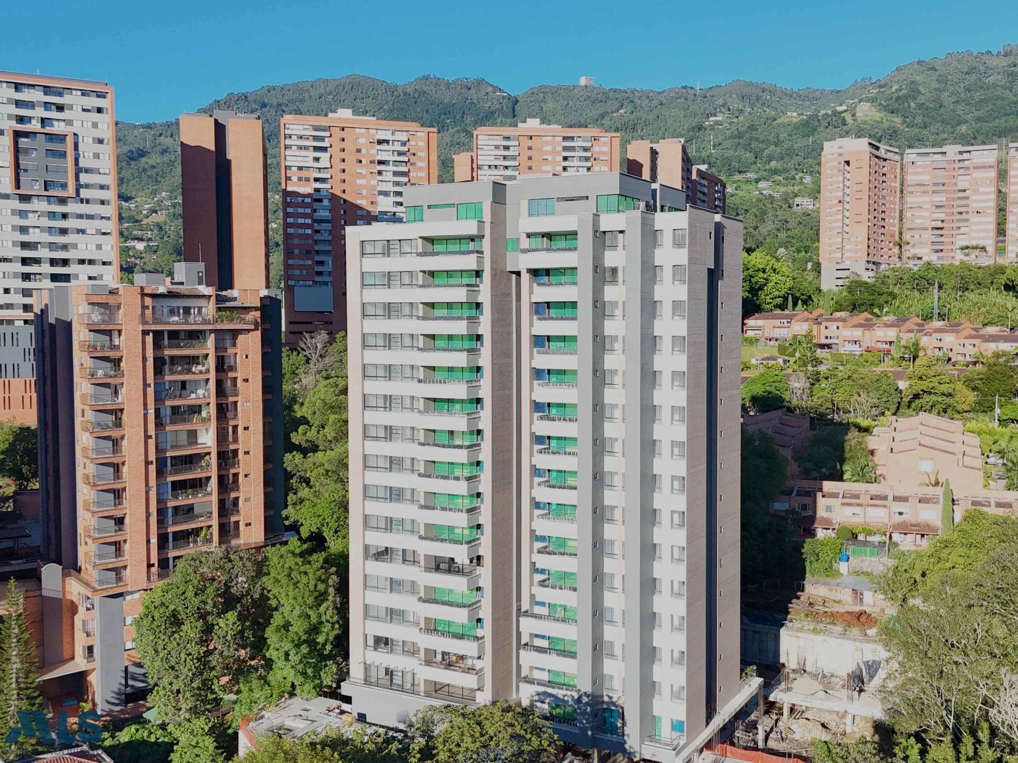 Apartamento en venta en Loma De Las Brujas, Aburra Sur, Envigado — foto 1 de 26