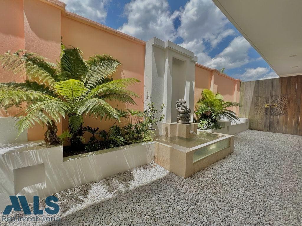 Casa en venta en Loma Cola Del Zorro, Poblado, Medellín — foto 1 de 15