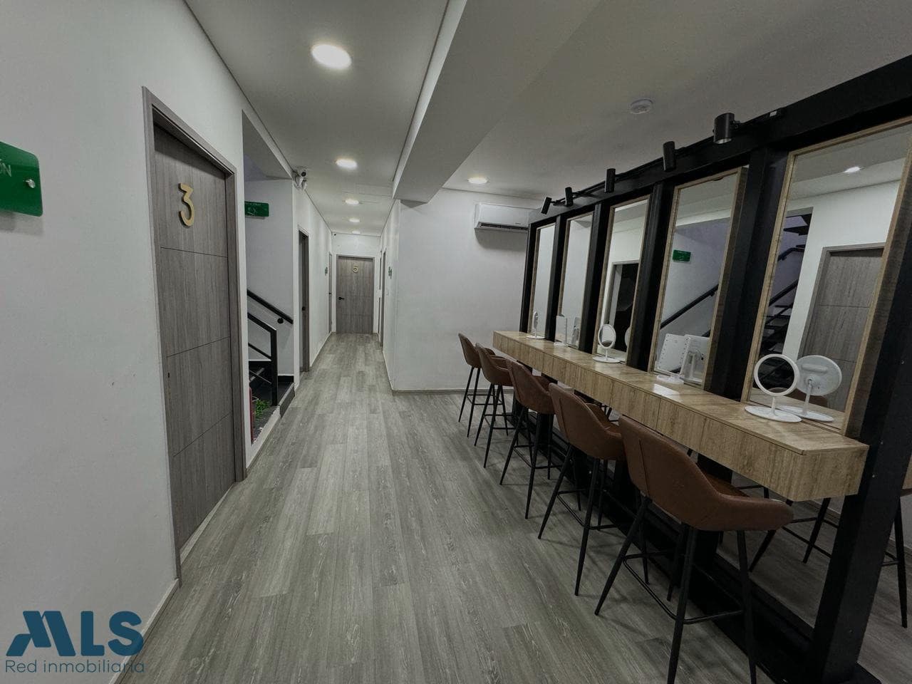 Casa en venta en Laureles, Medellín — foto 1 de 26