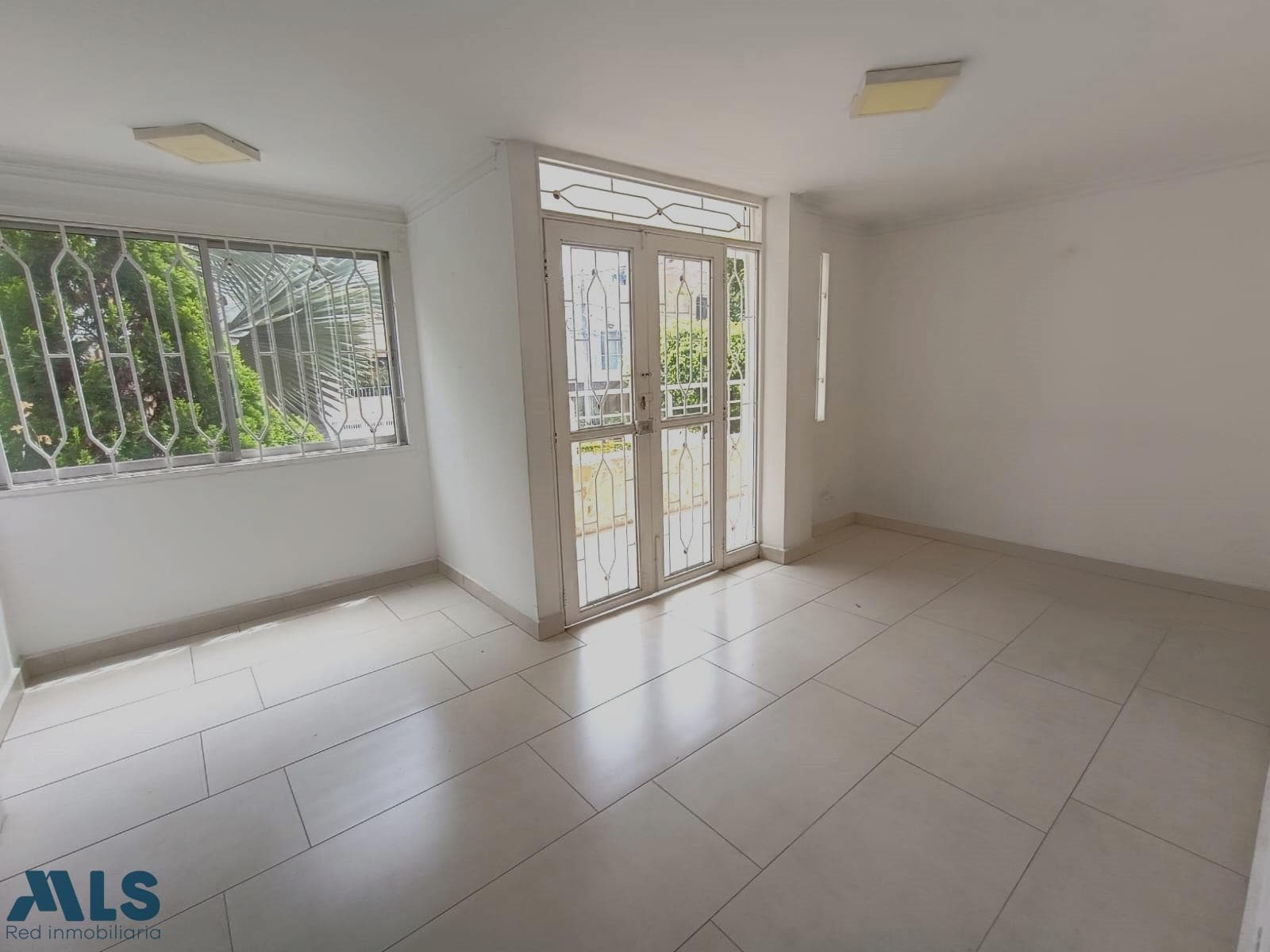 Casa en venta en Simon Bolivar, Occidente, Medellín — foto 1 de 17