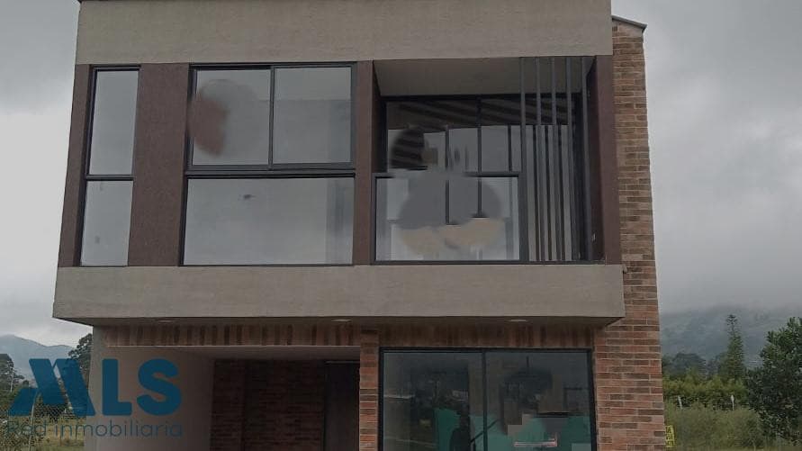 Casa en venta en Urbano (la, Oriente Antioqueño, La Ceja — foto 1 de 45
