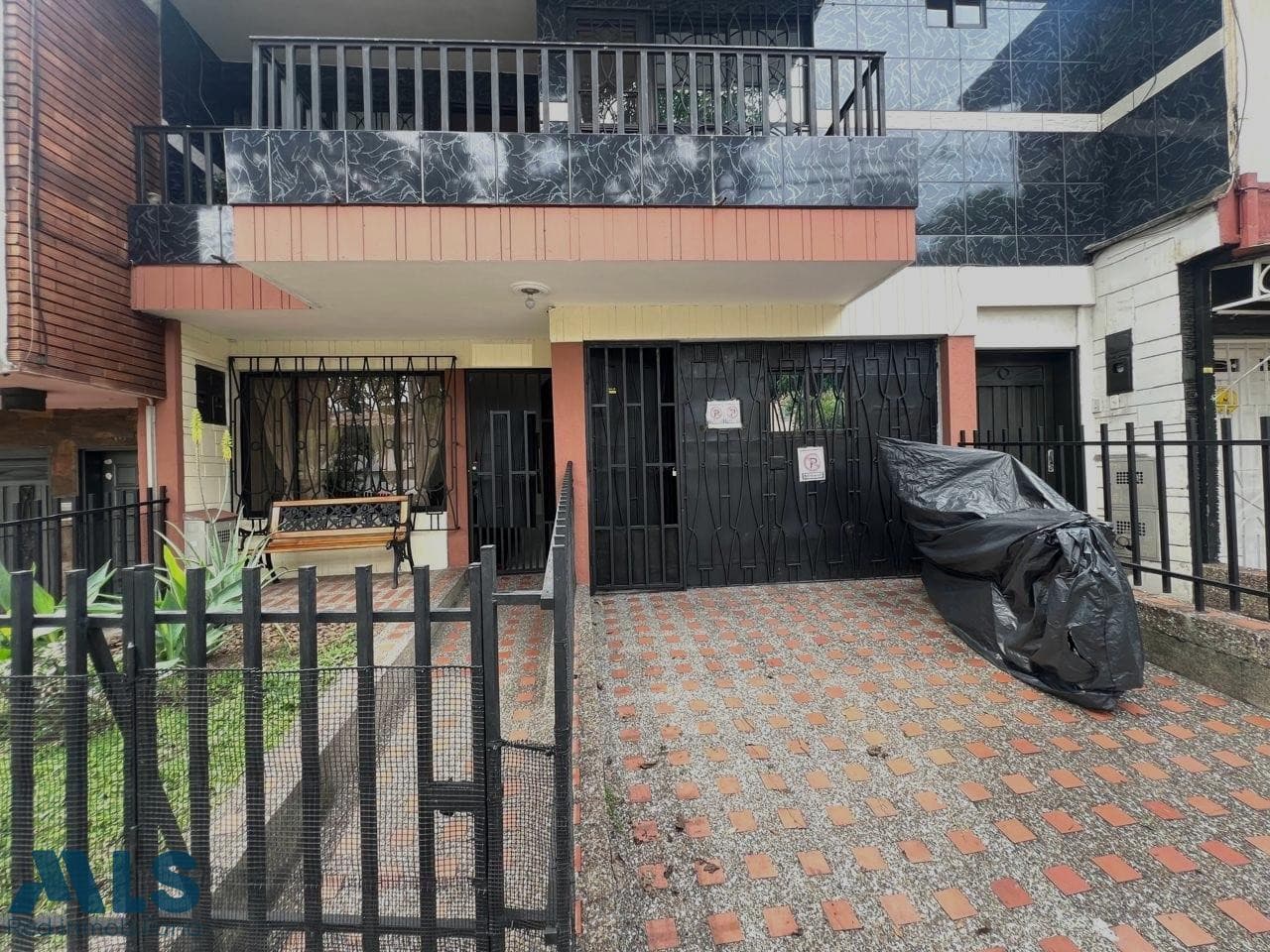 Casa en venta en Santa Monica, Occidente, Medellín — foto 1 de 31