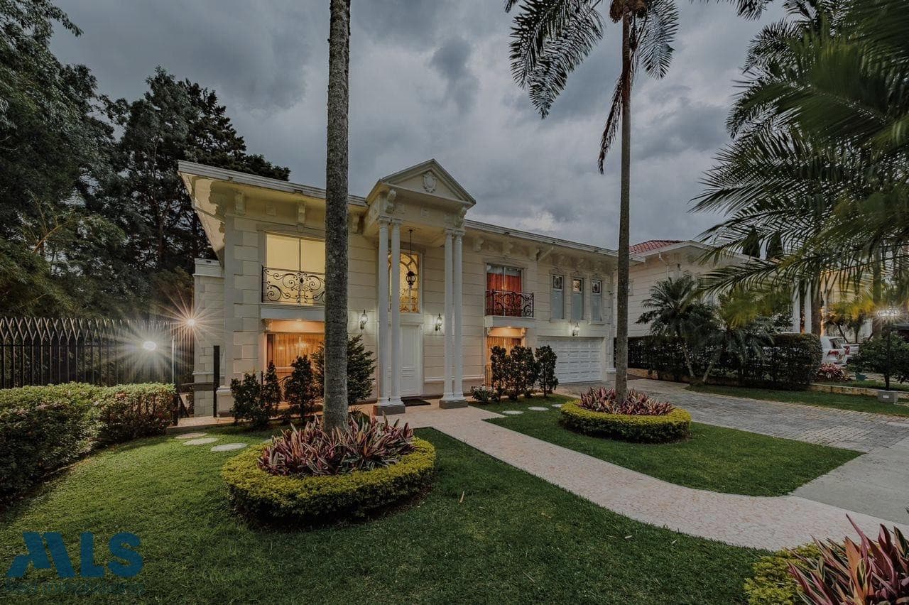 Casa en venta en San Lucas, Poblado, Medellín — foto 1 de 76