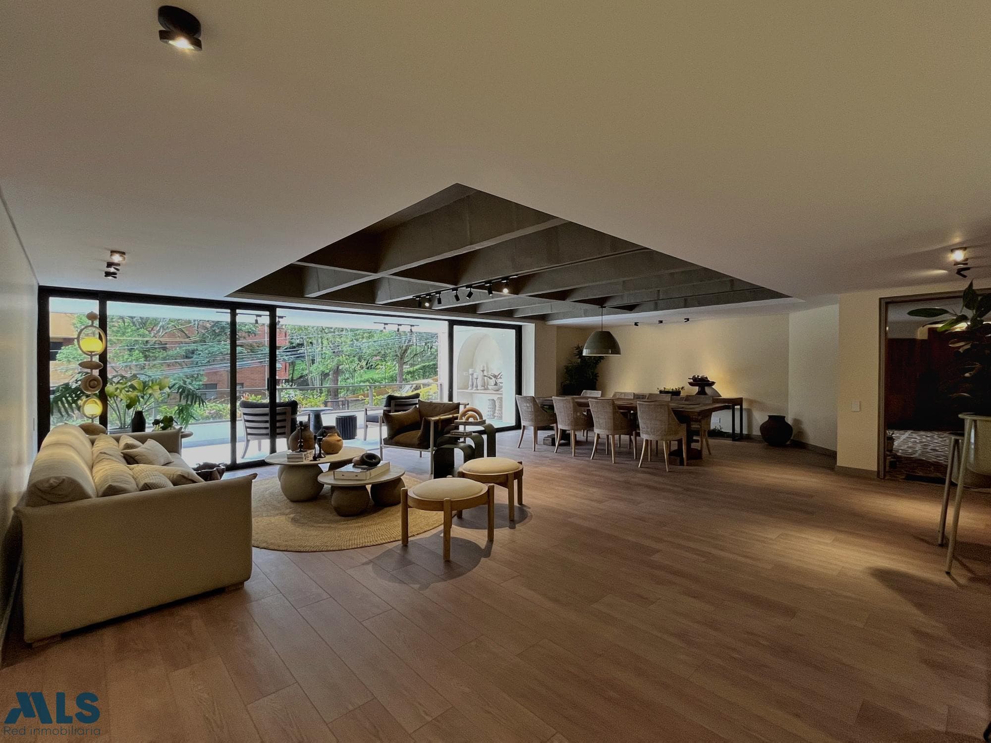 Apartamento en venta en Las Lomas Nº 2, Poblado, Medellín — foto 1 de 22