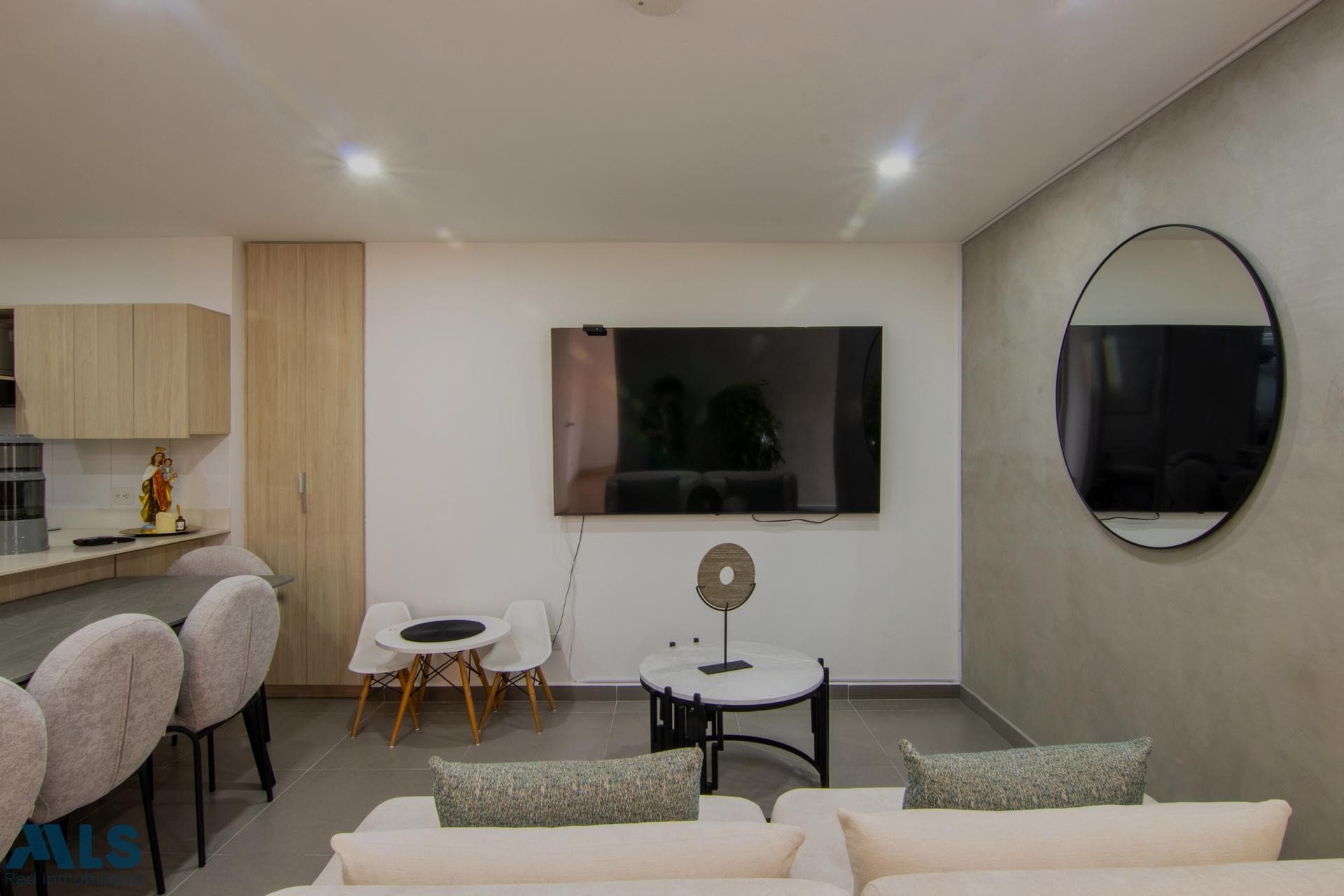 Apartamento en venta en Loma Los Gonzalez, Poblado, Medellín — foto 1 de 14