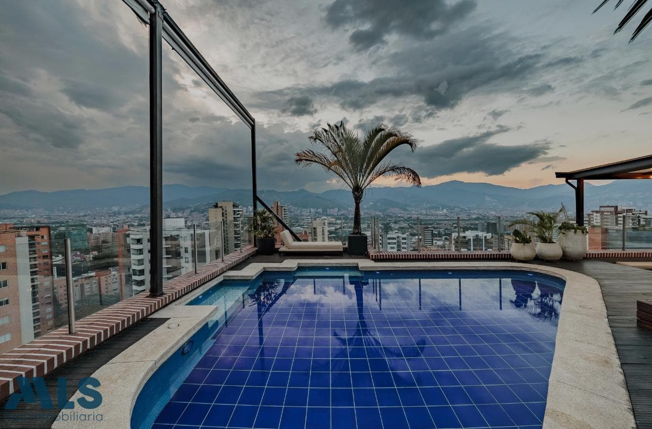 Apartamento en venta en Castropol, Poblado, Medellín — foto 1 de 25