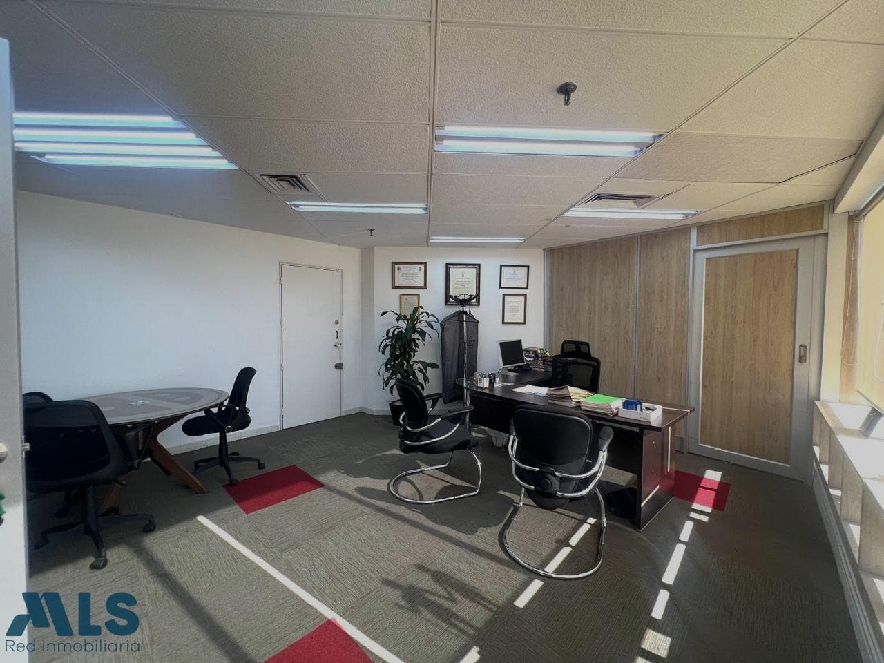 Oficina en venta en La Candelaria, Centro, Medellín — foto 1 de 16