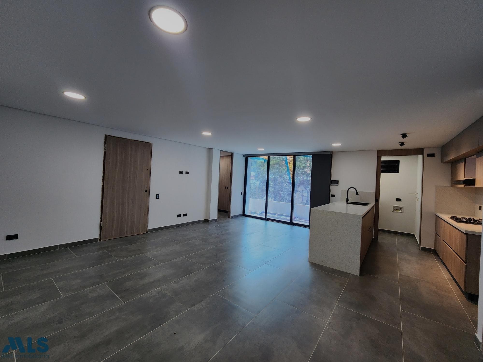 Apartamento en venta en La Castellana, Laureles, Medellín — foto 1 de 15