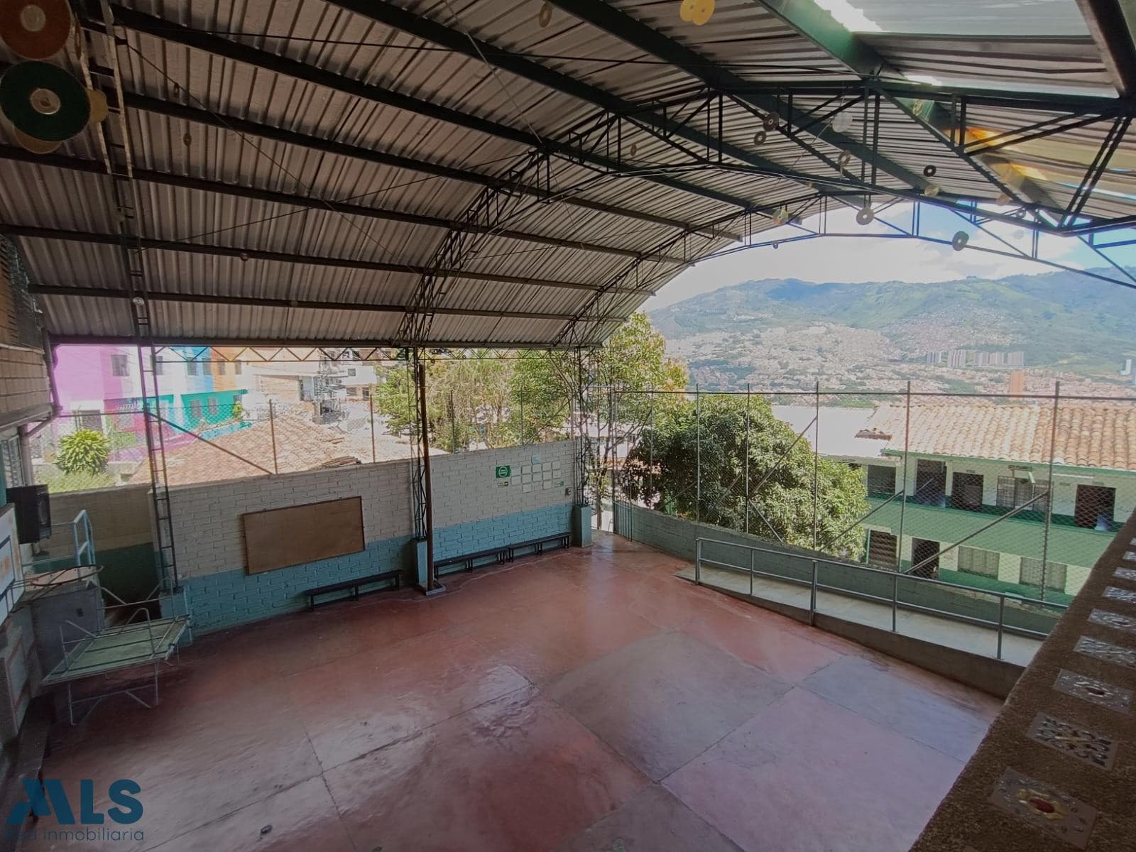 Local Comercial en venta en Popular, Granizal, Centro, Medellín — foto 1 de 26