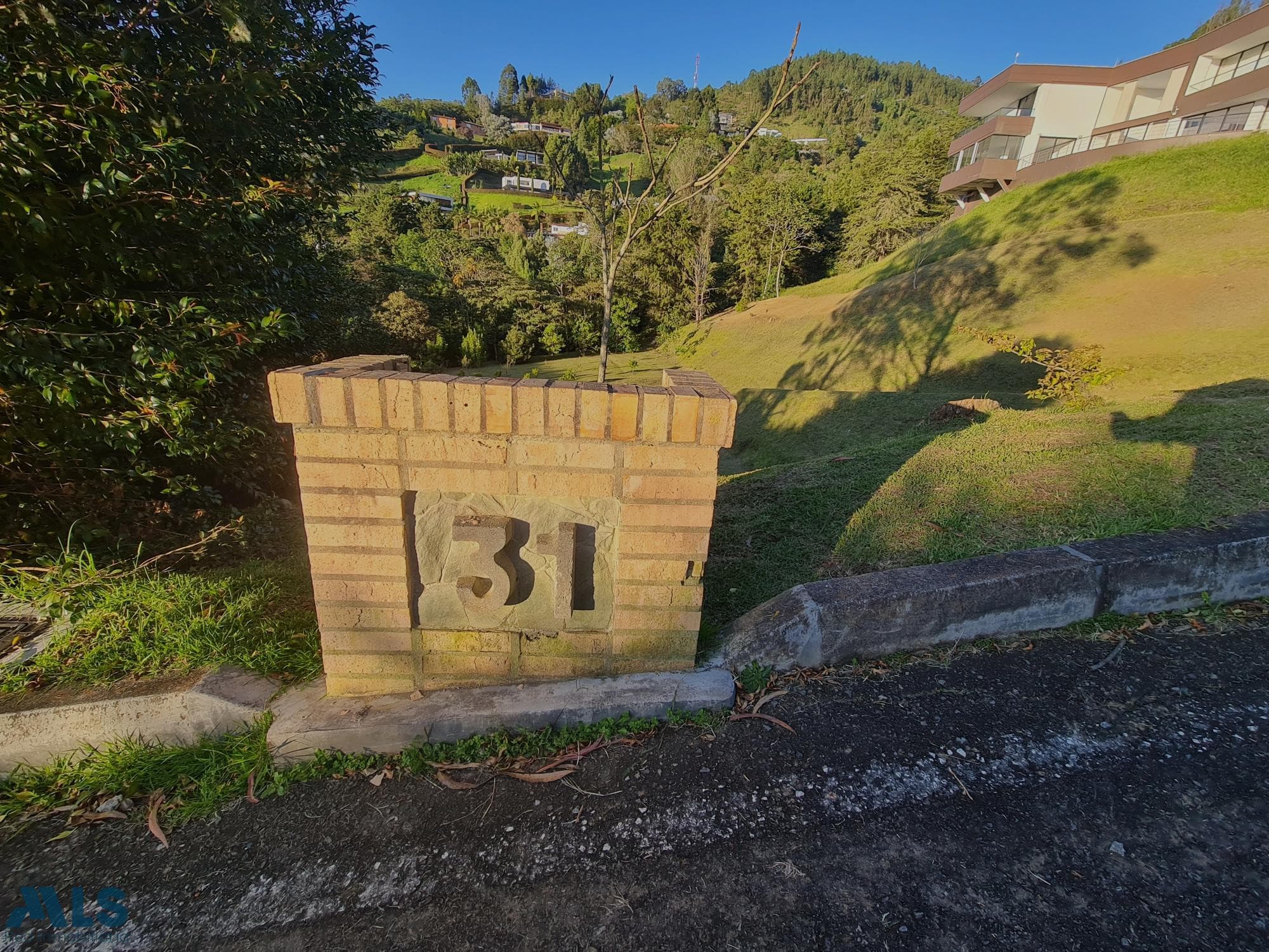 Lote Residencial en venta en Las Palmas, Poblado, Medellín — foto 1 de 20