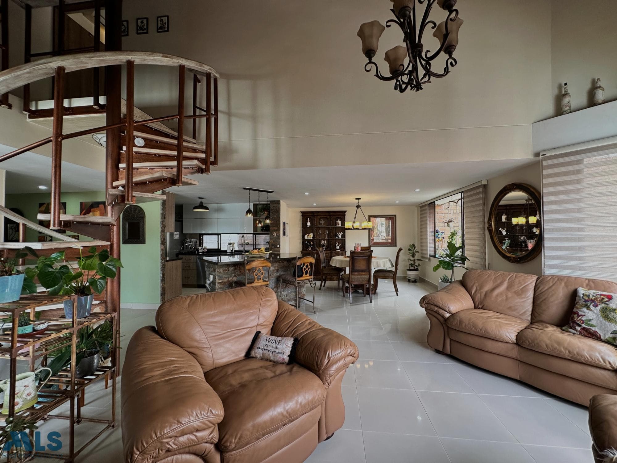 Apartamento en venta en Laureles, Medellín — foto 1 de 55