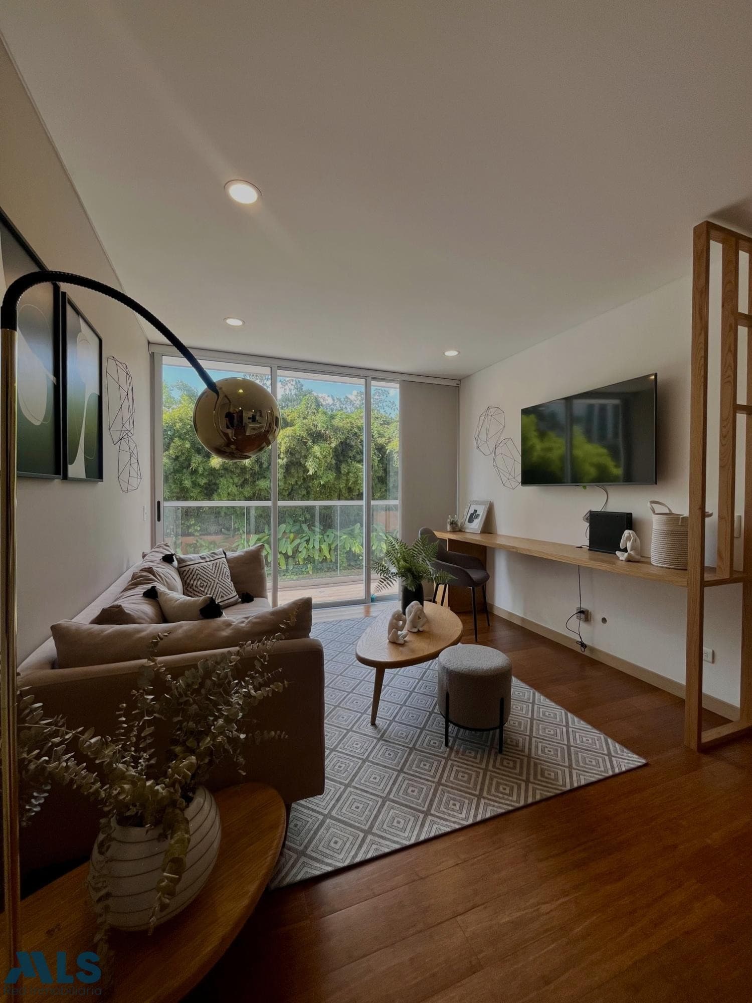 Apartamento en venta en El Campestre, Poblado, Medellín — foto 1 de 12