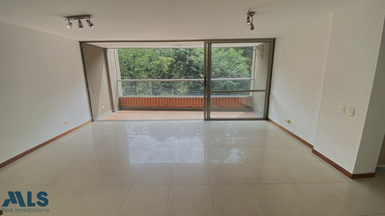 Apartamento en venta en San Lucas, Poblado, Medellín — foto 1 de 10