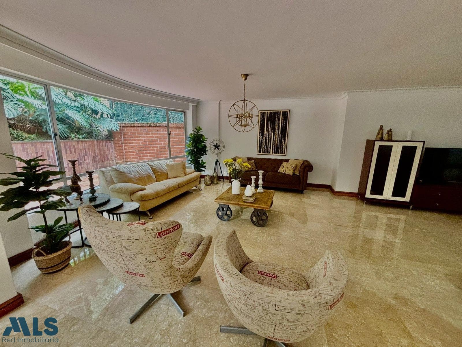 Casa en venta en San Lucas, Poblado, Medellín — foto 1 de 18