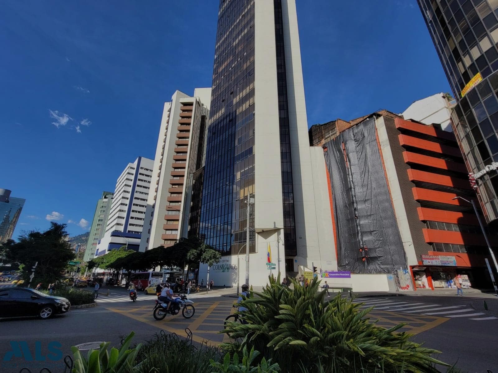 Oficina en venta en La Candelaria, Centro, Medellín — foto 1 de 21