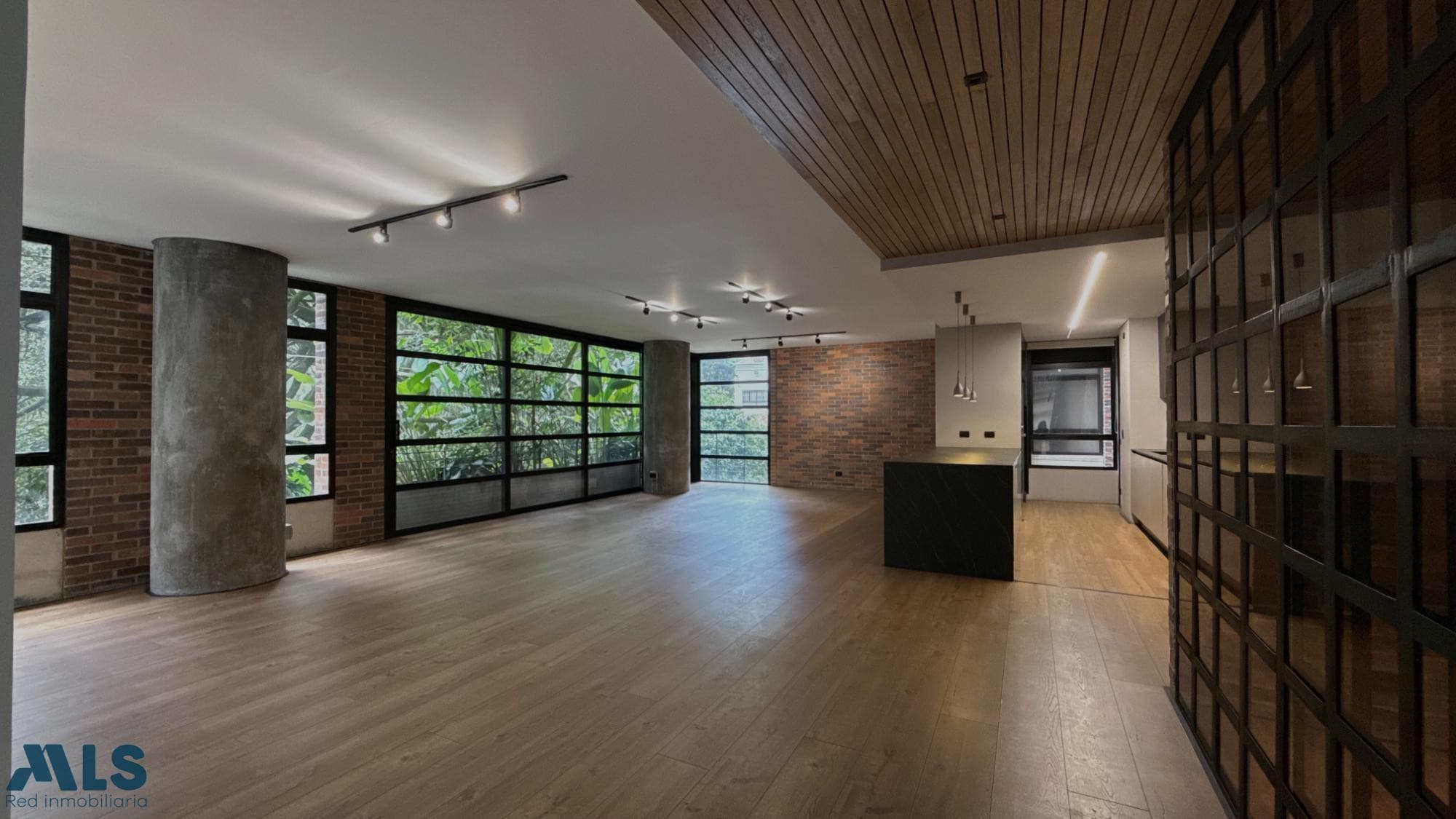 Apartamento en venta en El Campestre, Poblado, Medellín — foto 1 de 42