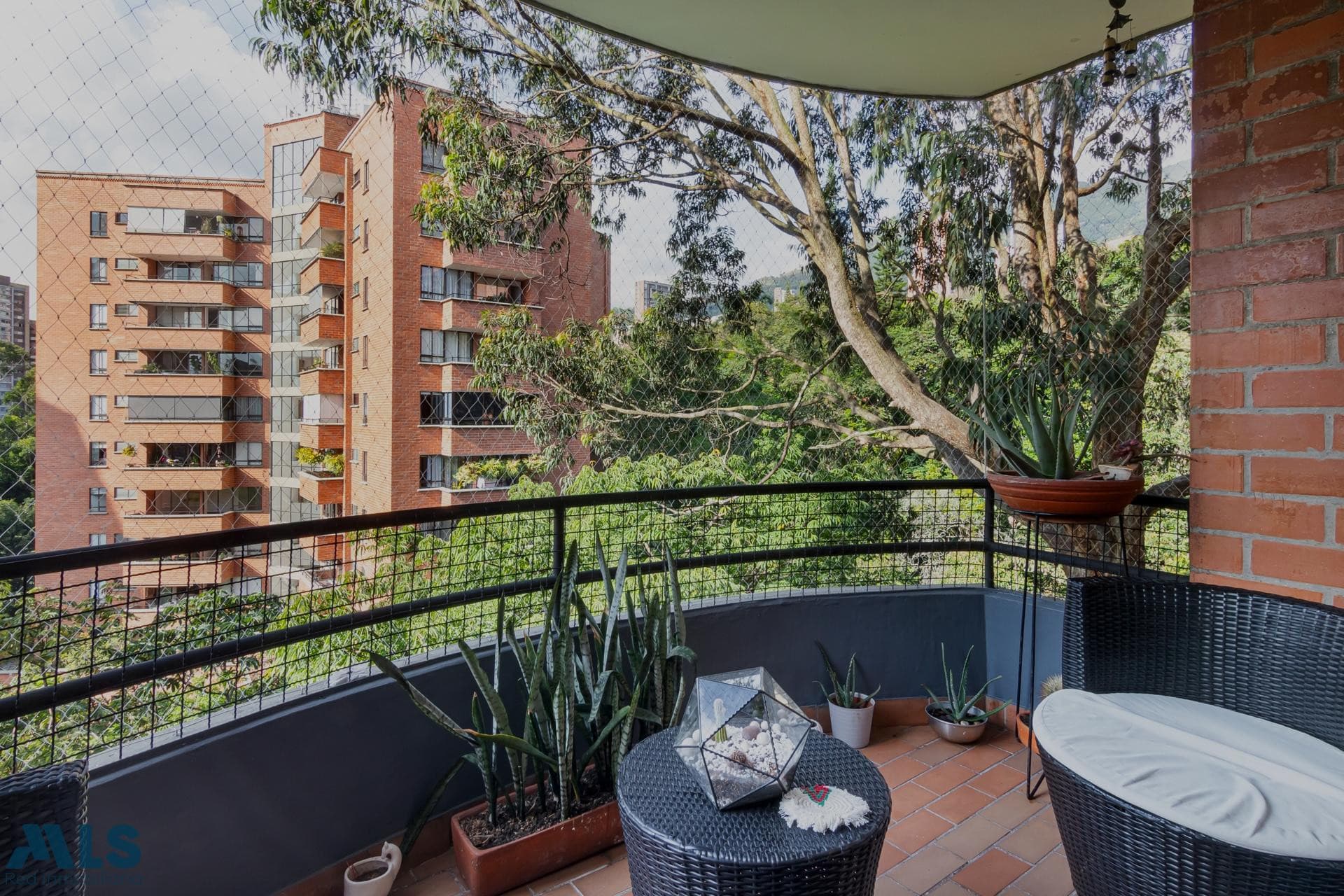 Apartamento en venta en El Tesoro, Poblado, Medellín — foto 1 de 19