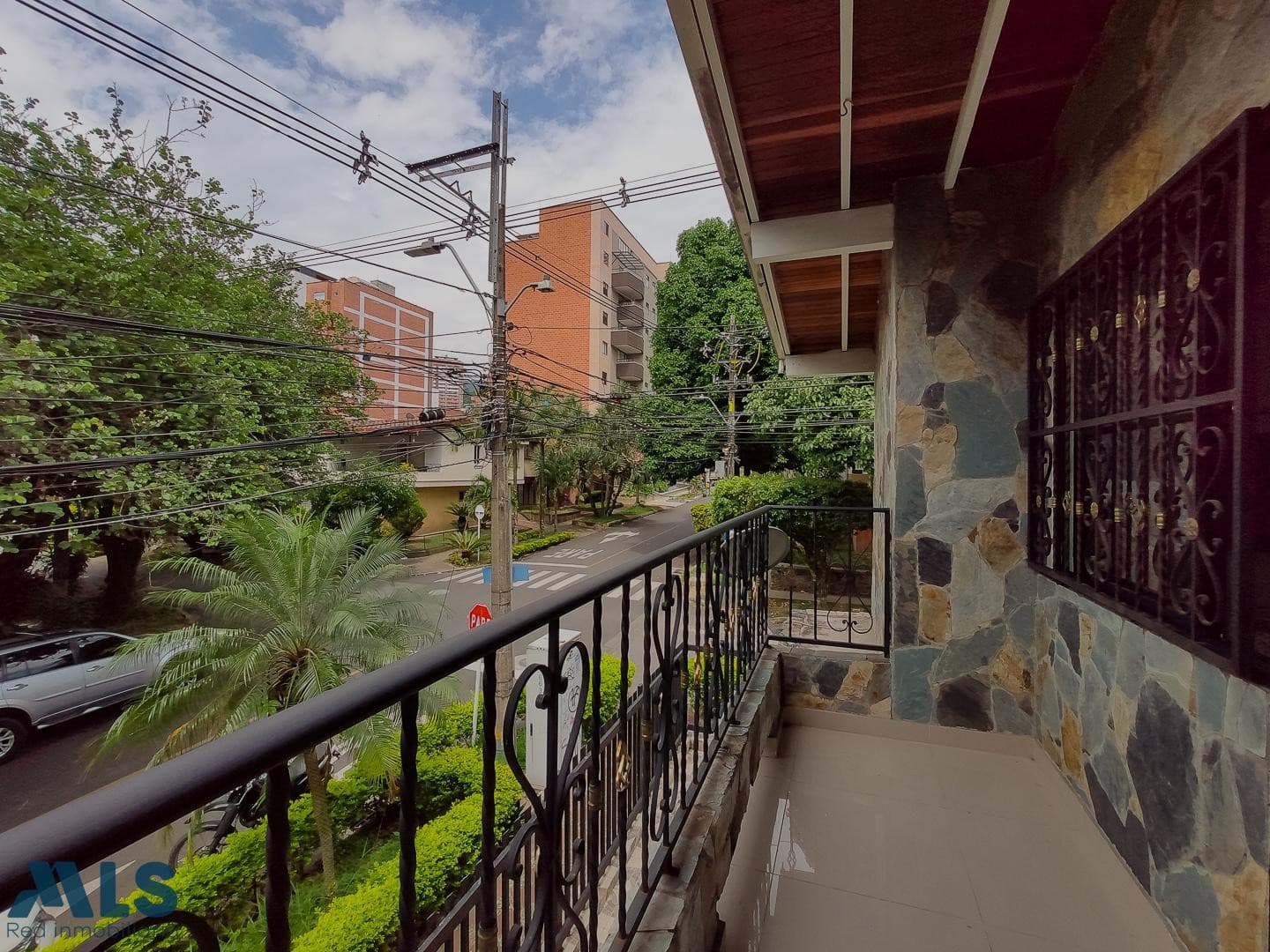 Casa en venta en La Castellana, Laureles, Medellín — foto 1 de 24
