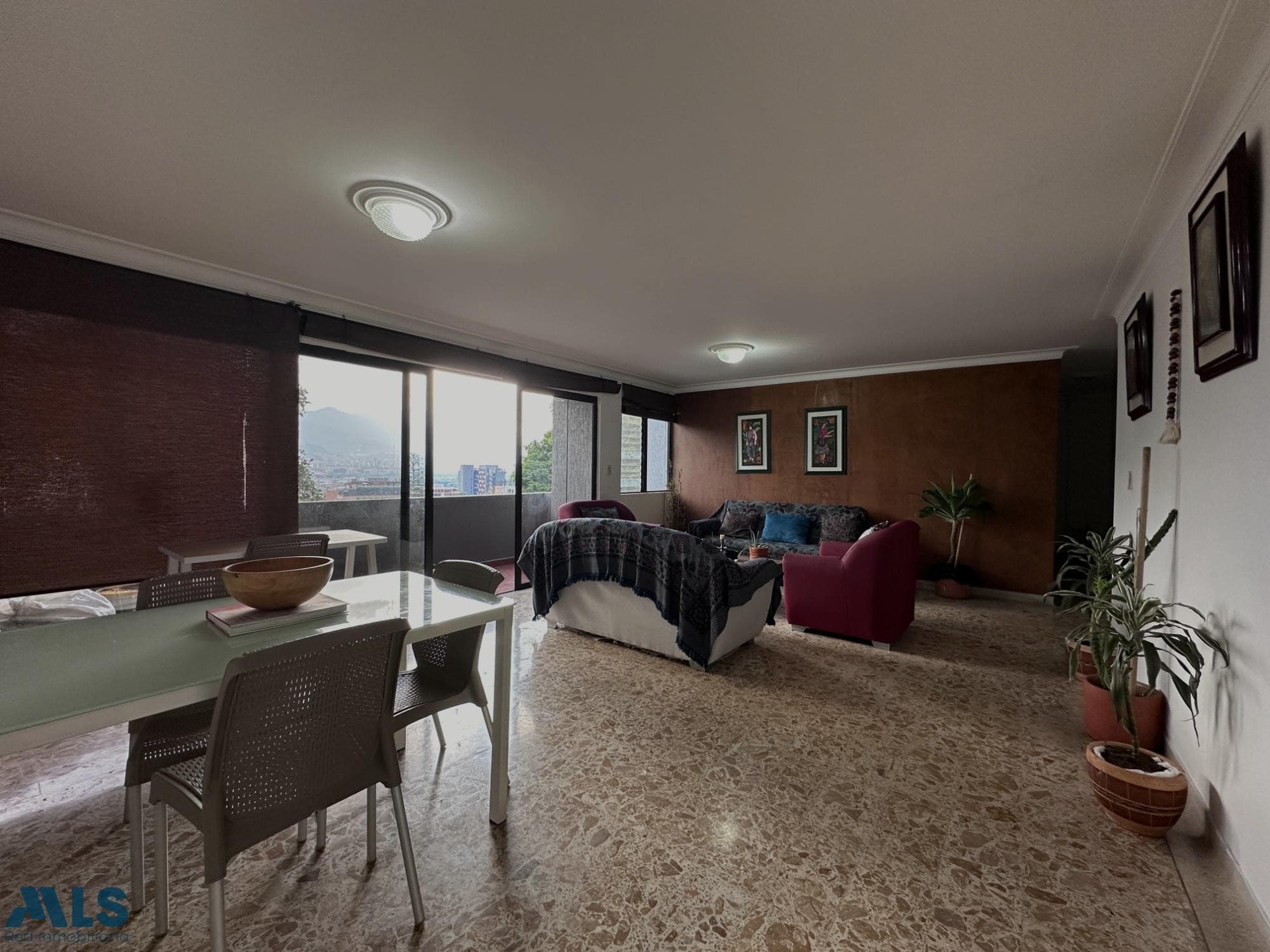 Apartamento en venta en Lalinde, Poblado, Medellín — foto 1 de 35