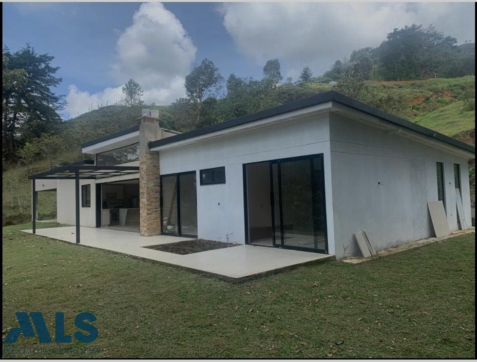 Finca Recreativa en venta en V. Sajonia, Oriente Antioqueño, Rionegro — foto 1 de 20